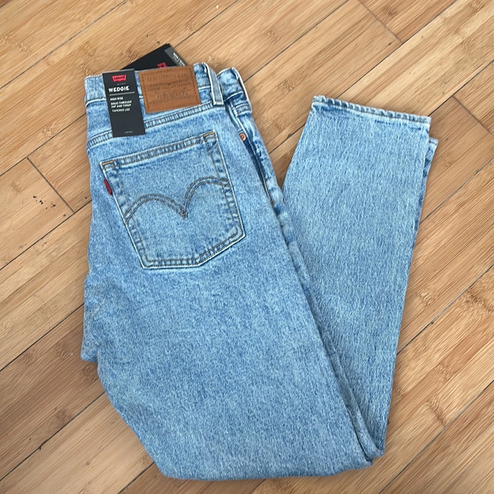 Levi’s Premium Wedgie - Size 28.